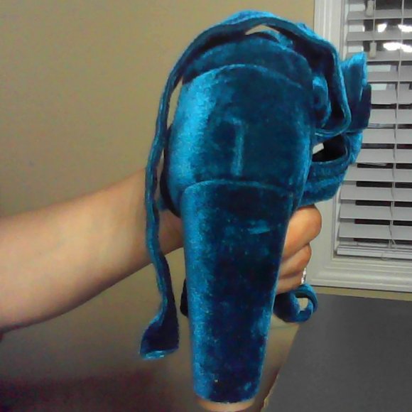 Shoes - Picture 3 of 4